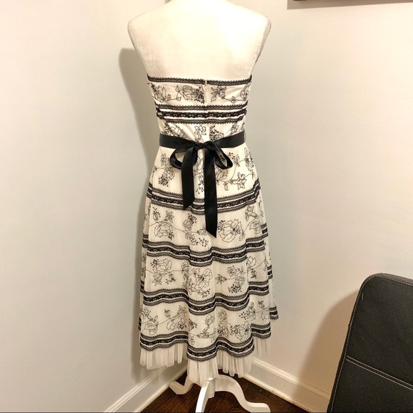 BCBGMaxAzria beaded floral strapless dress 12 - Picture 5 of 7